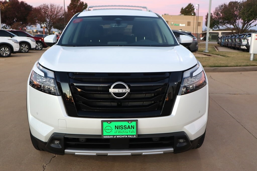 2025 Nissan Pathfinder SL photo 4