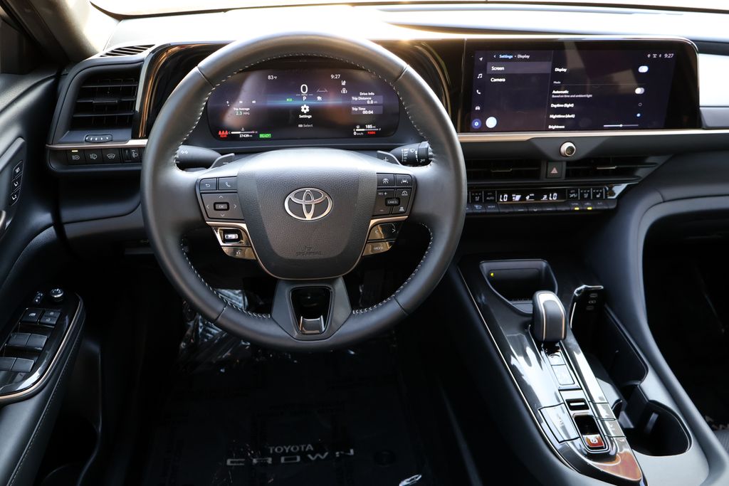 2025 Toyota Crown Signia XLE - Photo 18