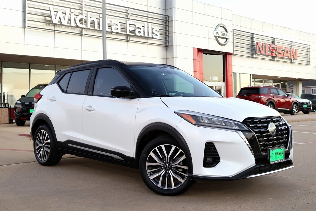 2021 Nissan Kicks SR's photo