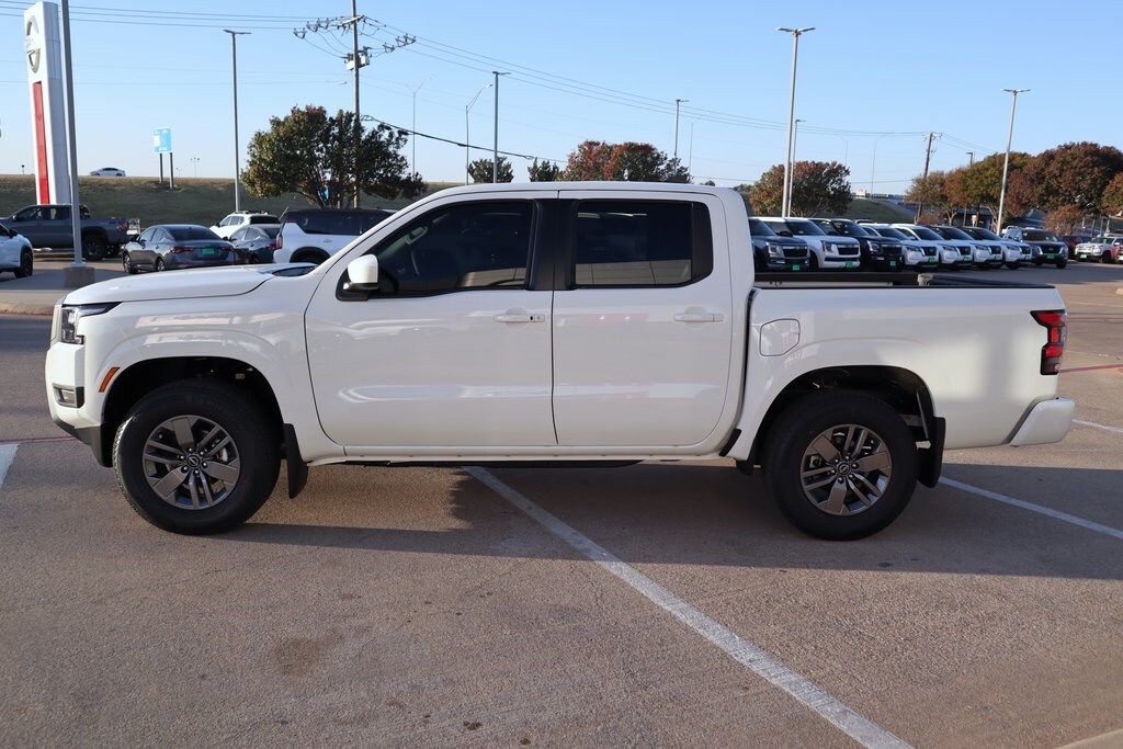 2026 Nissan Frontier SV photo 2