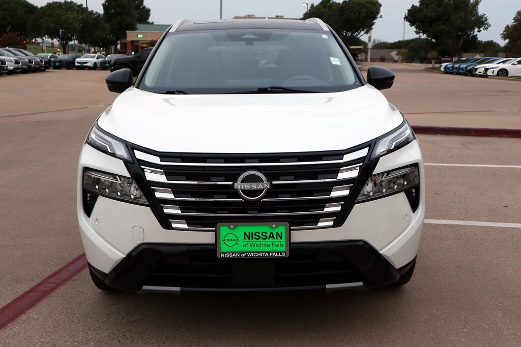 2024 Nissan Rogue Platinum photo 2