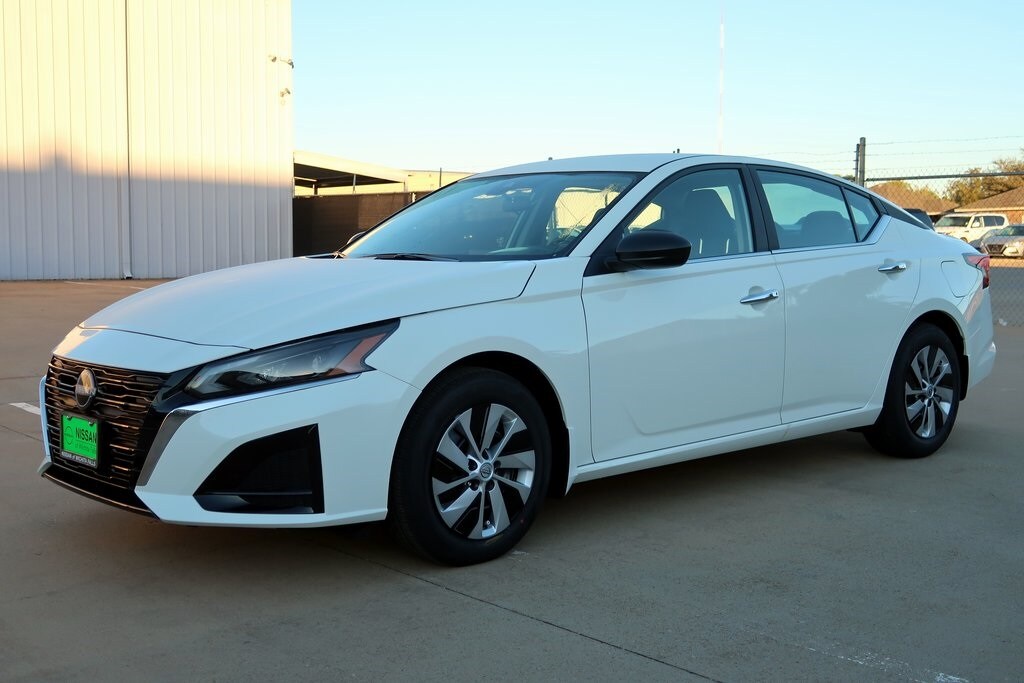 2025 Nissan Altima S photo 3