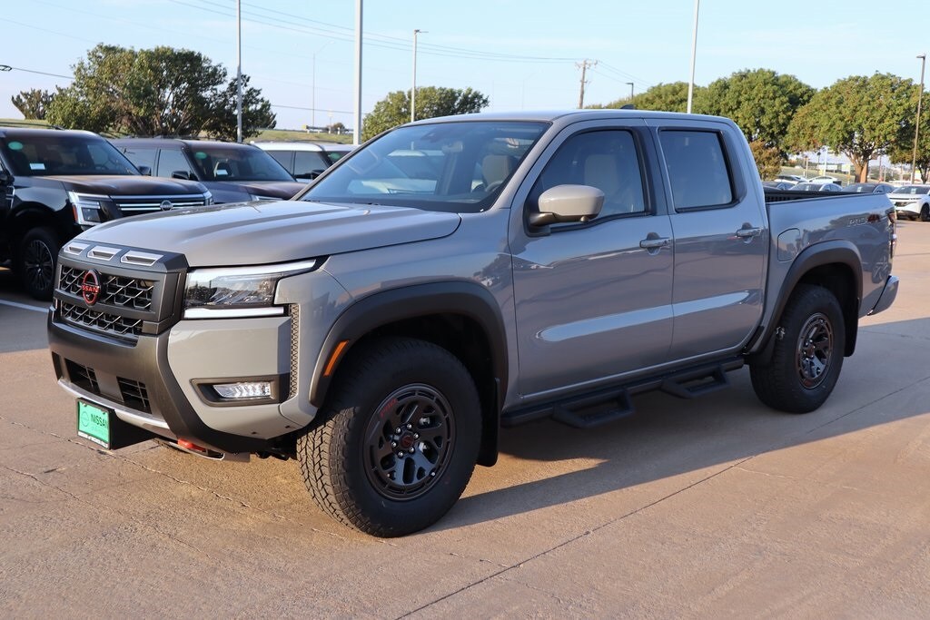 2026 Nissan Frontier PRO-4X photo 3