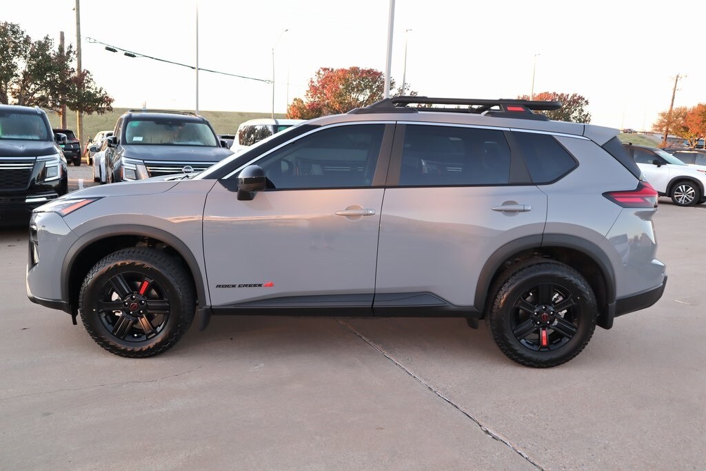 2026 Nissan Rogue SV photo 2