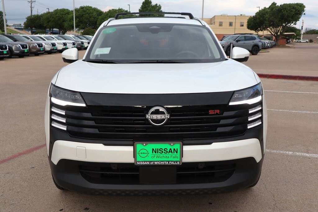 2026 Nissan Kicks SR photo 2