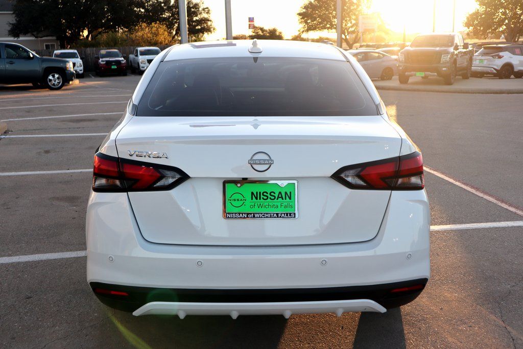 2025 Nissan Versa Sedan SV - Photo 7