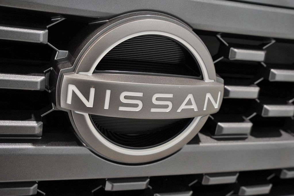 2025 Nissan Frontier SV photo 3