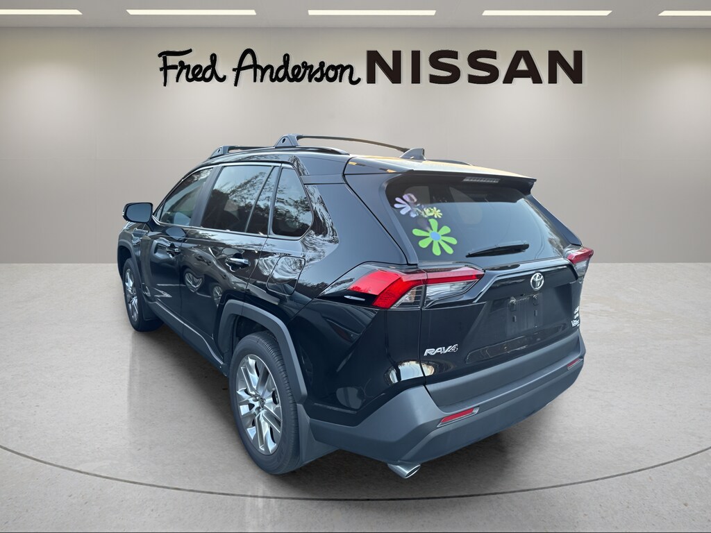 2025 Toyota RAV4 XLE Premium photo 4