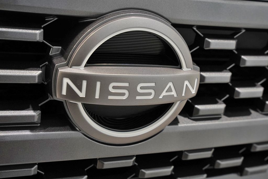 2025 Nissan Frontier SV photo 3