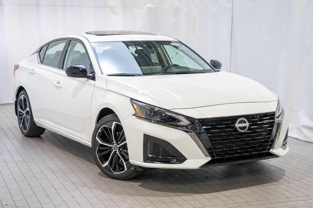 2025 Nissan Altima SR's photo