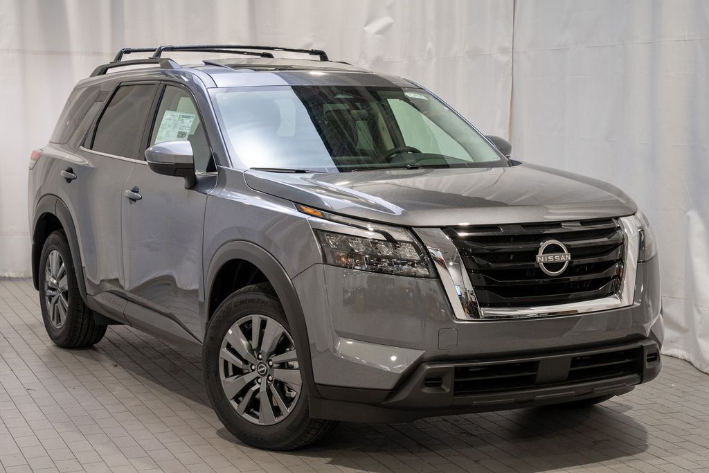 2025 Nissan Pathfinder SV's photo