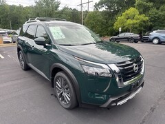 2025 Nissan Pathfinder SL SUV