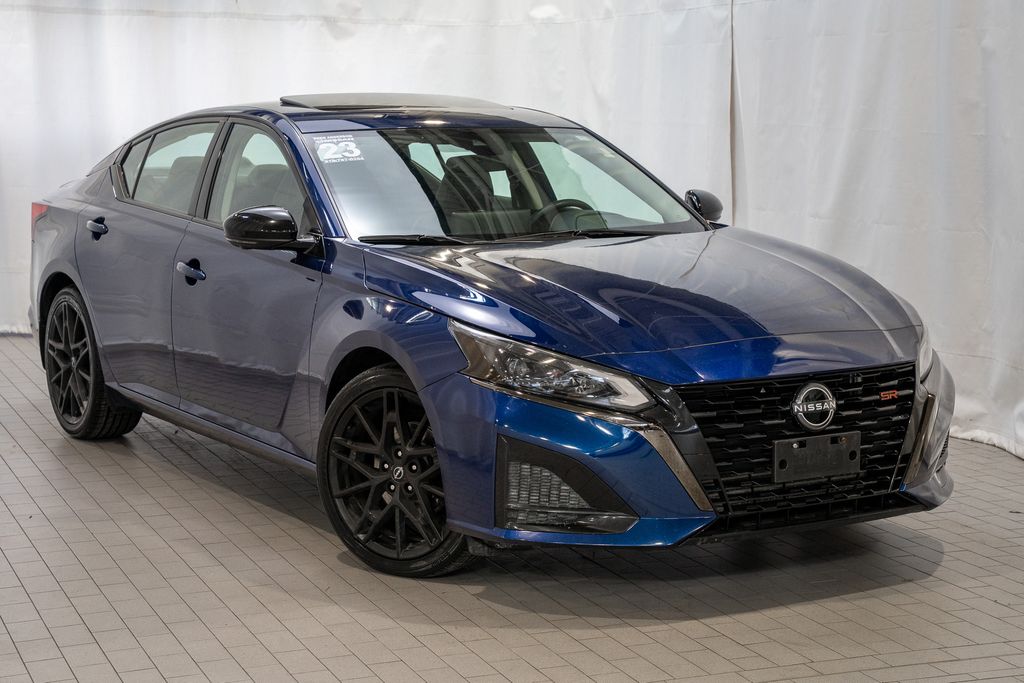 2023 Nissan Altima SR's photo