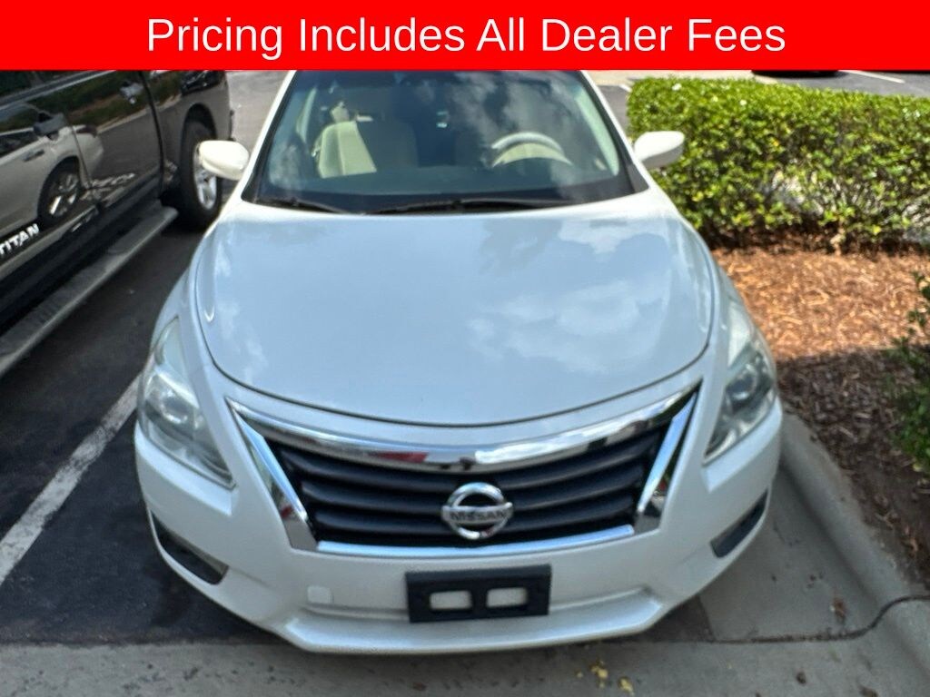 Used 2013 Nissan Altima 2.5 SV Sedan