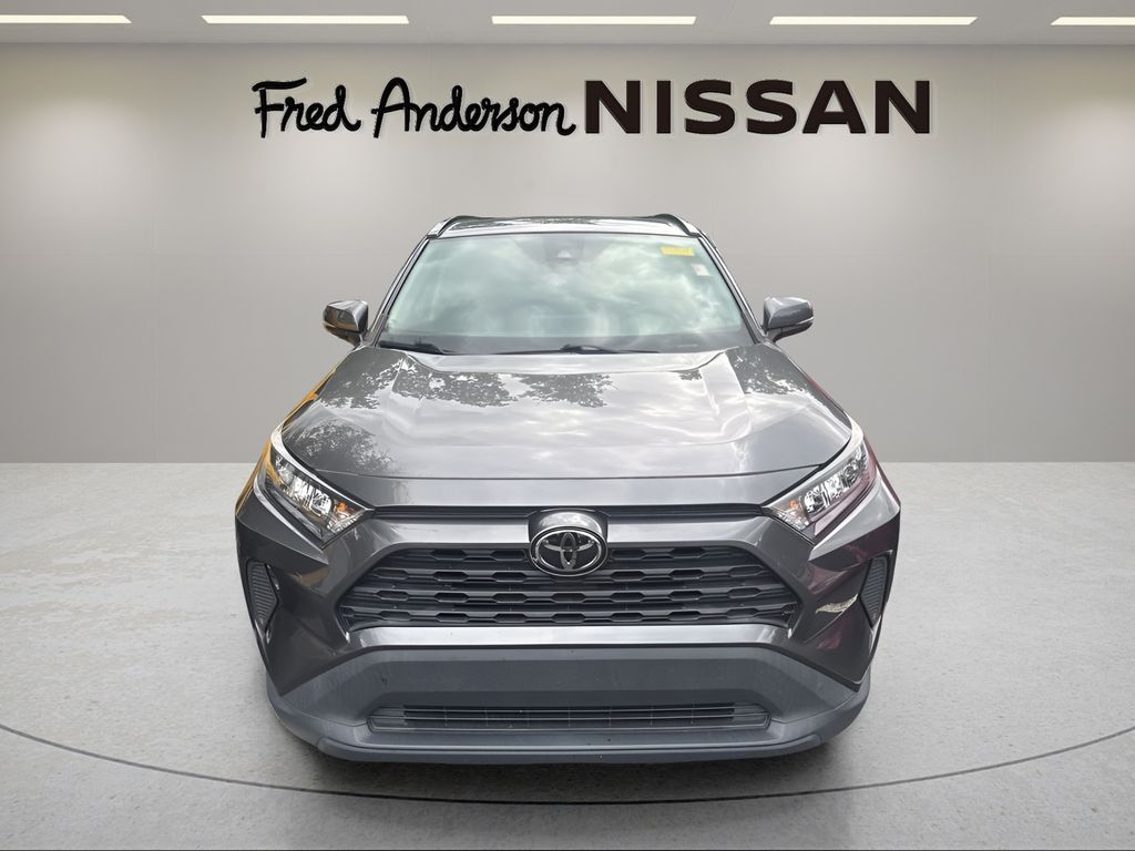 2021 Toyota RAV4 LE photo 2