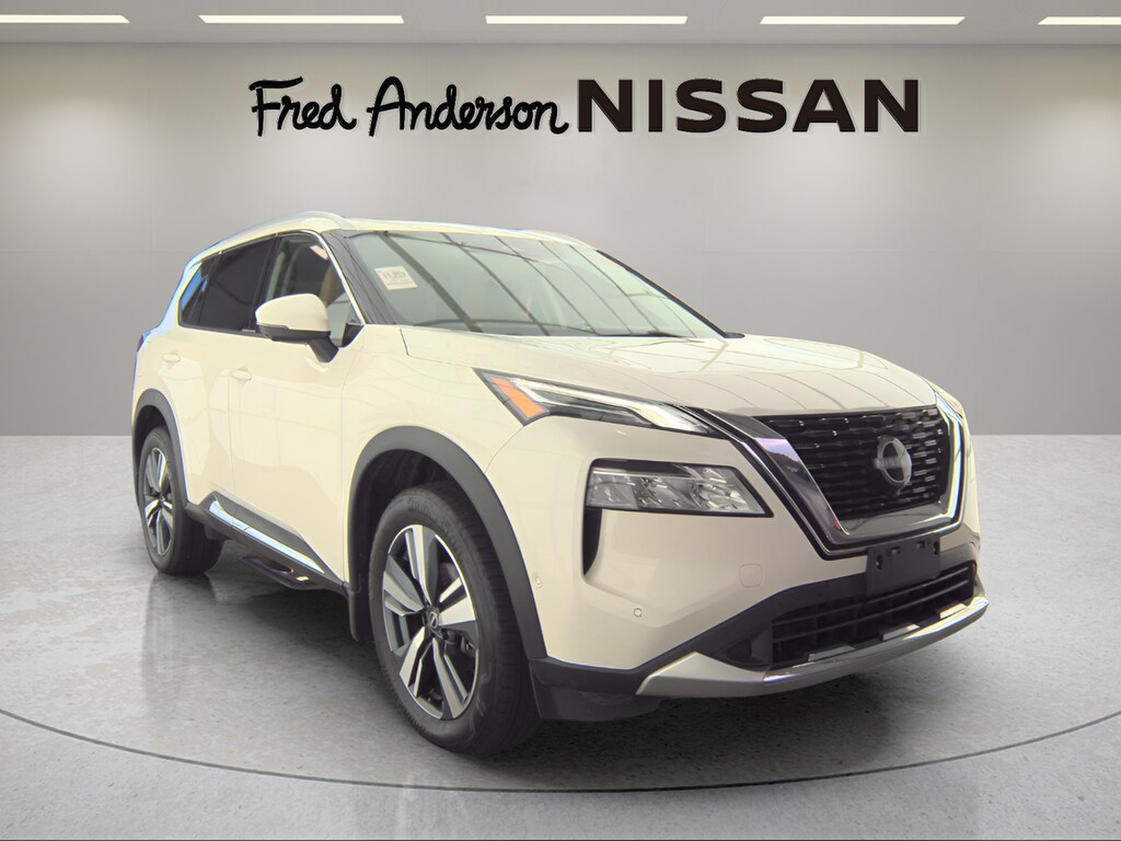 2023 Nissan Rogue Platinum photo 2