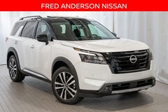 2025 Nissan Pathfinder Platinum SUV