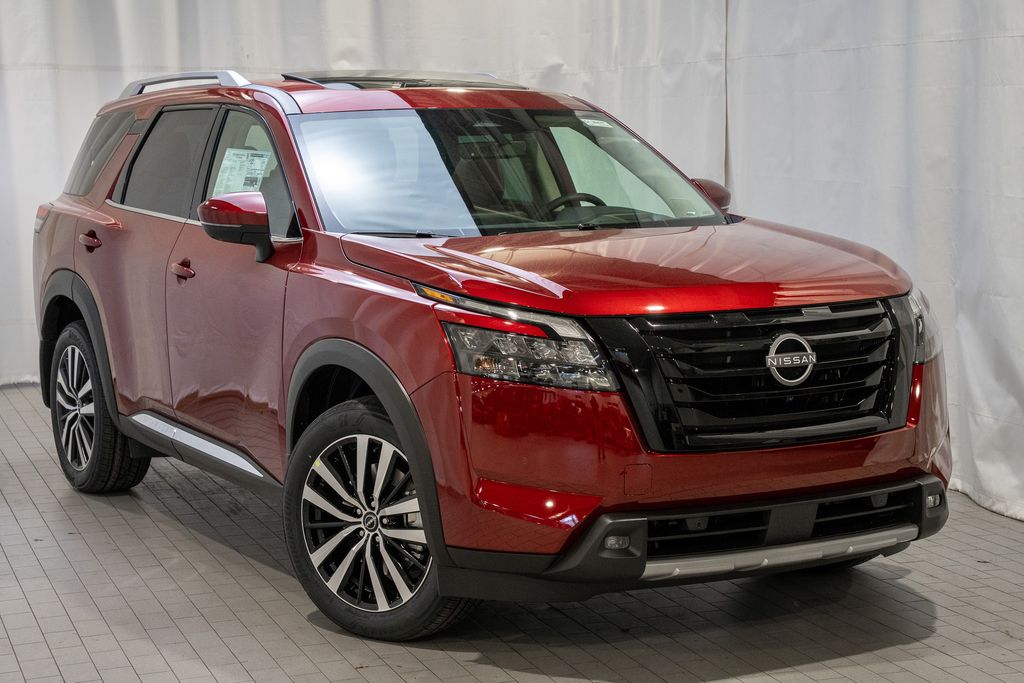 2025 Nissan Pathfinder Platinum's photo