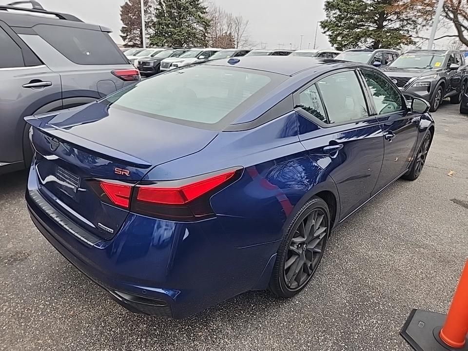 2023 Nissan Altima SR photo 3