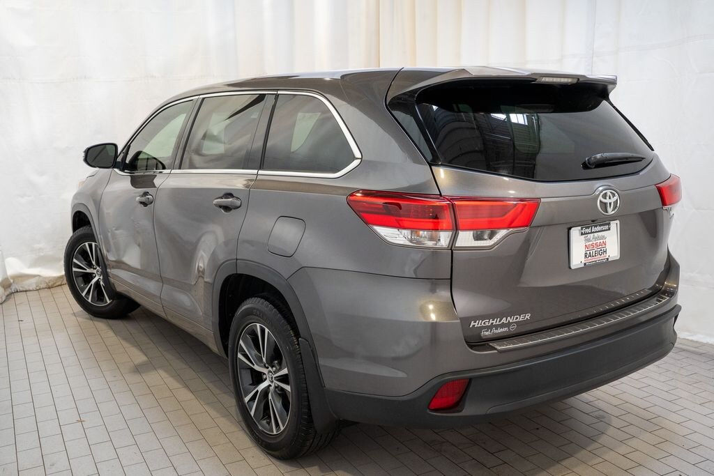 Used 2017 Toyota Highlander LE SUV