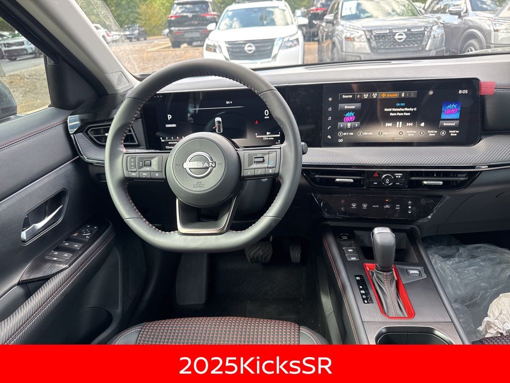 2025 Nissan Kicks SR photo 3