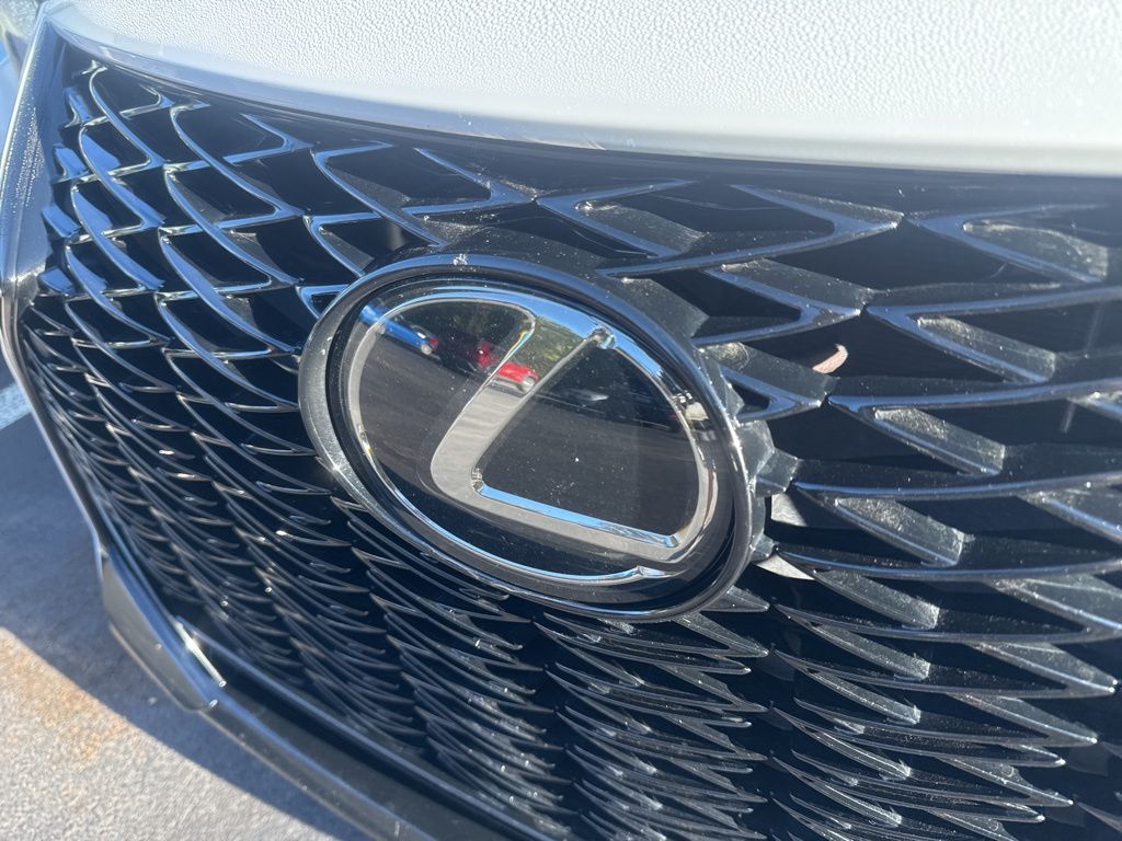 2023 Lexus IS 350 F SPORT photo 4