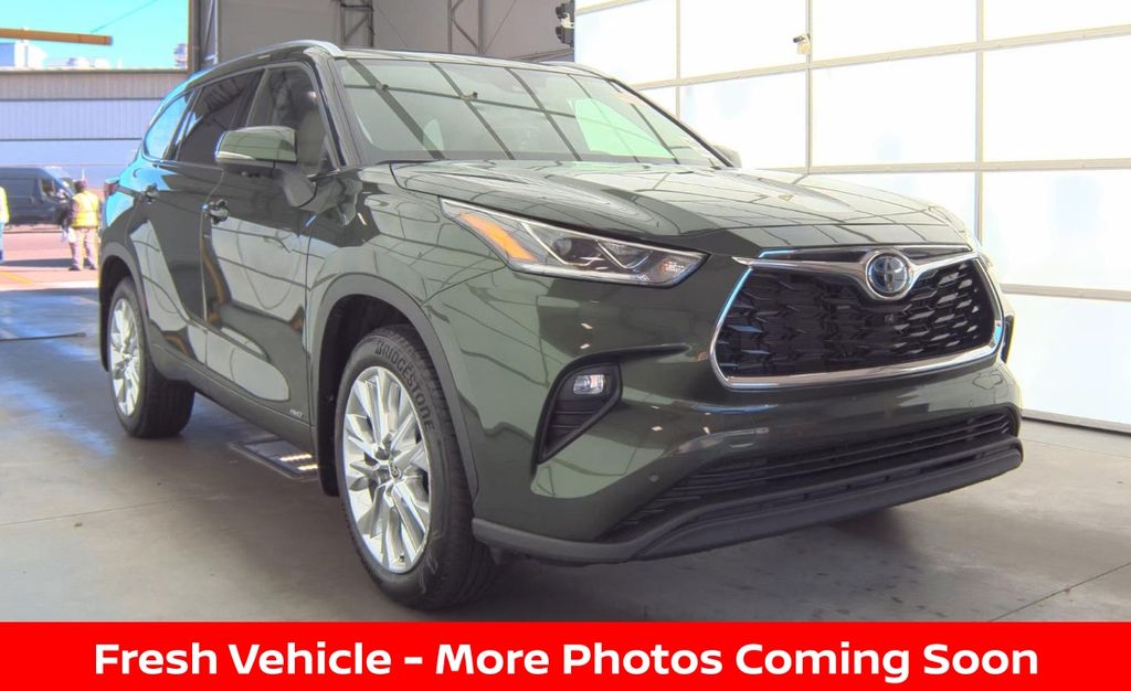 2023 Toyota Highlander Hybrid SUV 