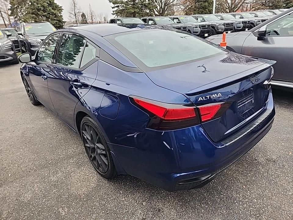 2023 Nissan Altima SR photo 4