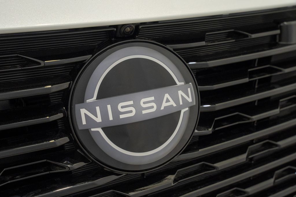 2025 Nissan Sentra SV photo 2