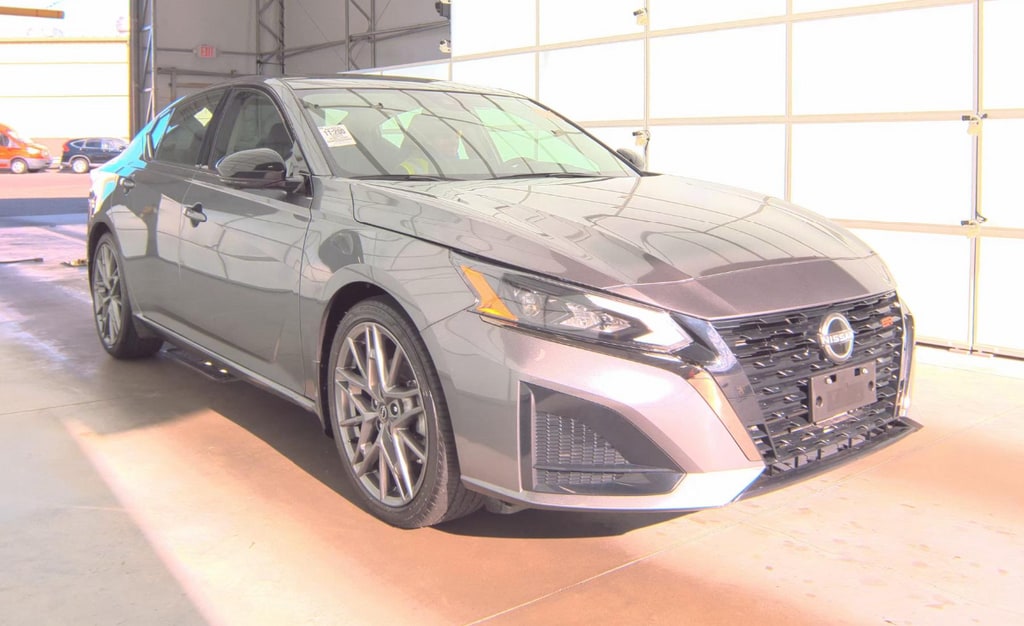 2023 Nissan Altima SR's photo