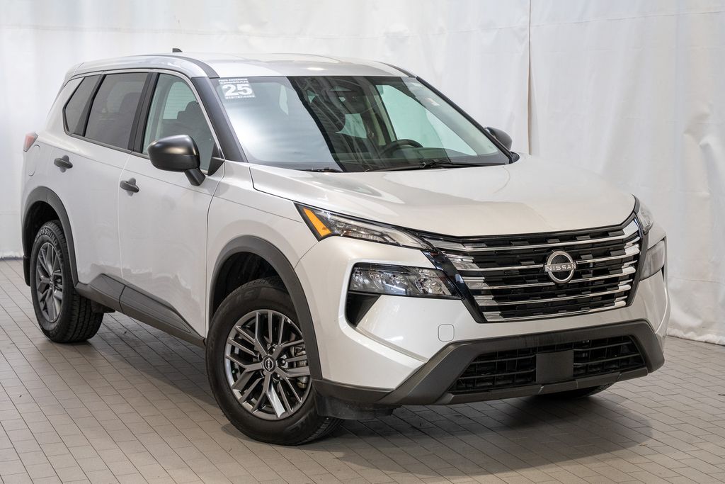 2025 Nissan Rogue S's photo