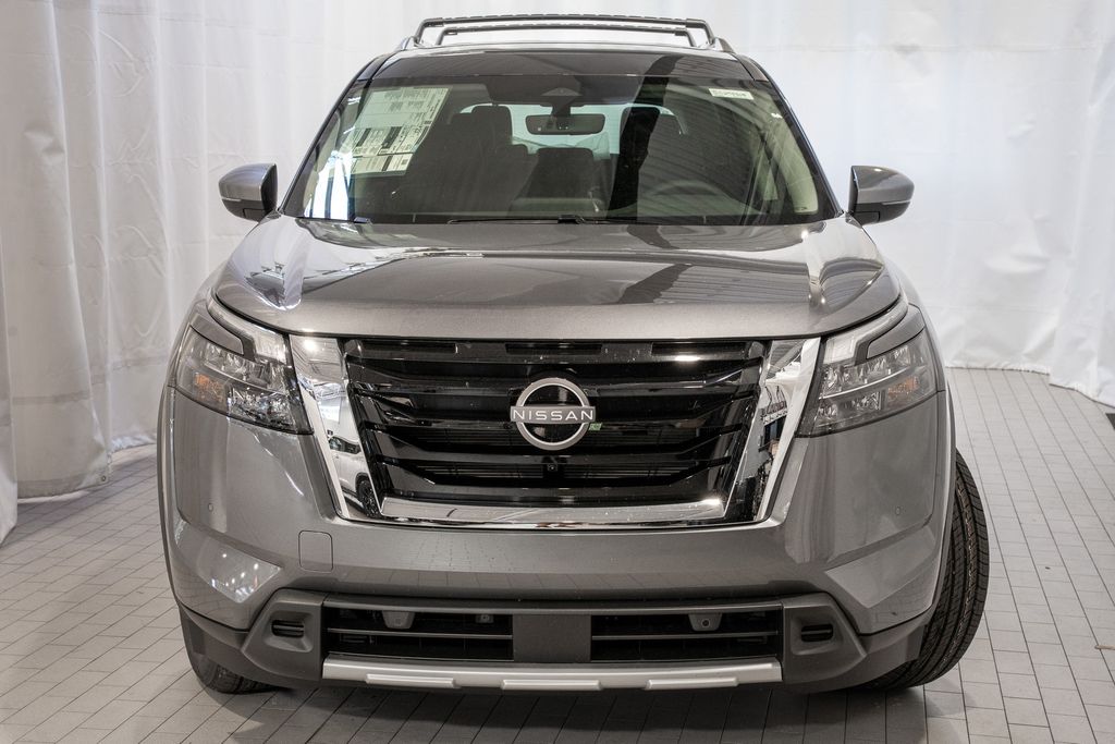 2025 Nissan Pathfinder SL photo 2