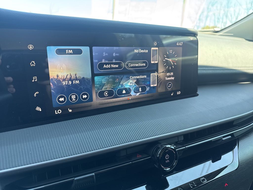 2025 Nissan Murano SV photo 4