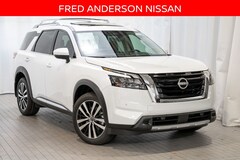 2025 Nissan Pathfinder Platinum SUV