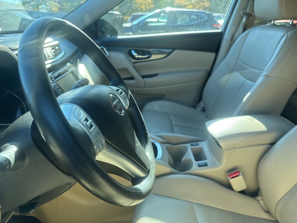 2016 Nissan Rogue SL photo 3