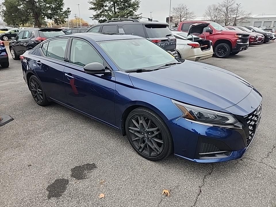 2023 Nissan Altima SR photo 2