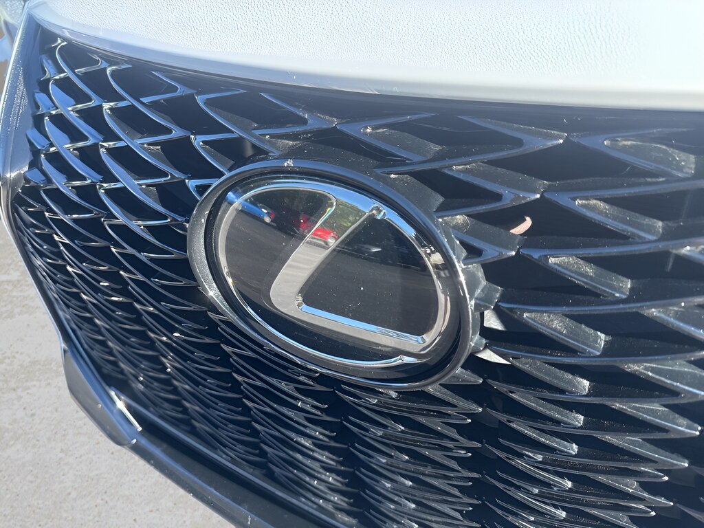 2023 Lexus IS 350 F SPORT photo 4