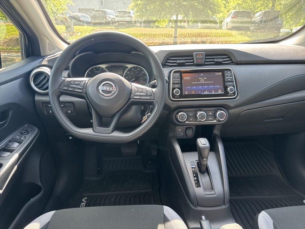 2025 Nissan Versa 1.6 S photo 2