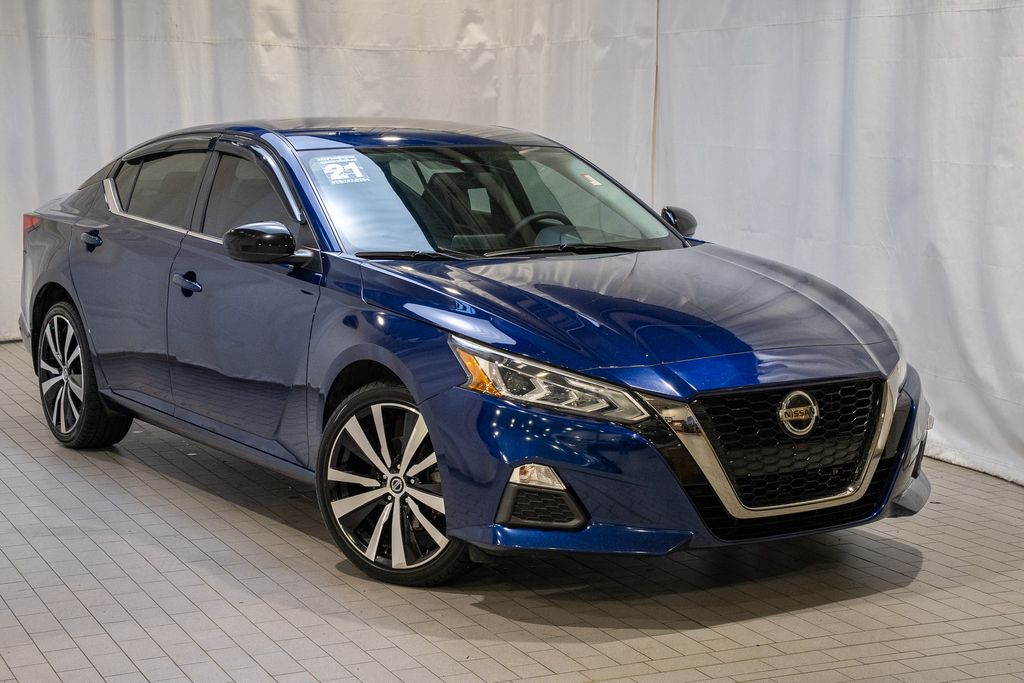 2021 Nissan Altima SR's photo