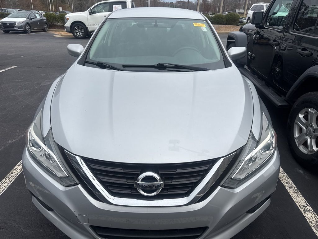2017 Nissan Altima 2.5 S photo 2