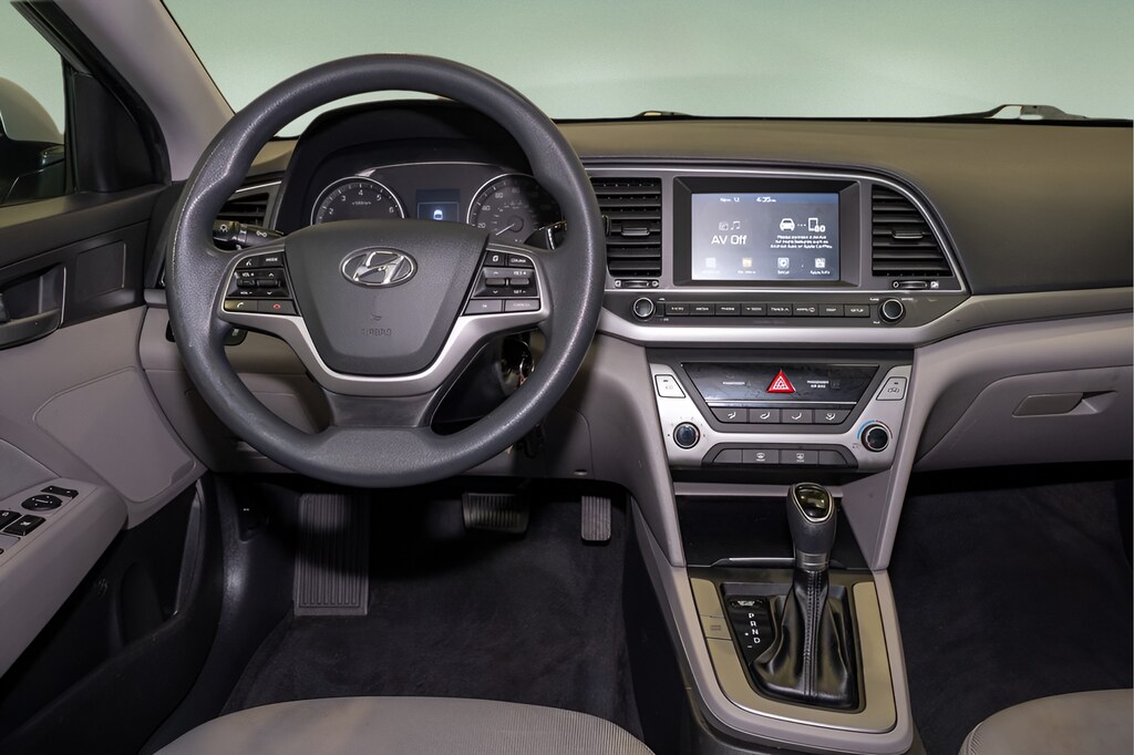 2018 Hyundai Elantra SEL photo 2