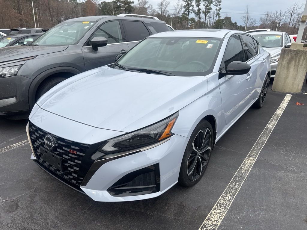 2023 Nissan Altima 2.5 SR photo 2