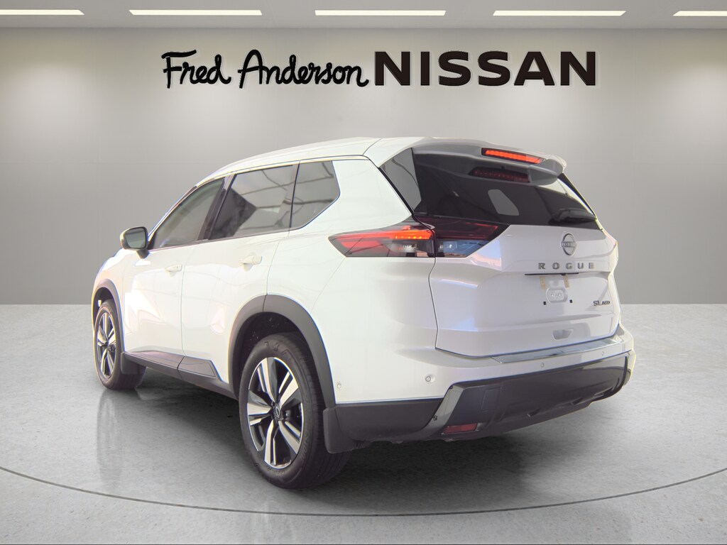 2024 Nissan Rogue SL photo 3