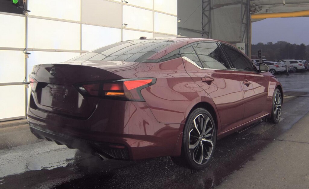 2024 Nissan Altima 2.5 SR photo 3