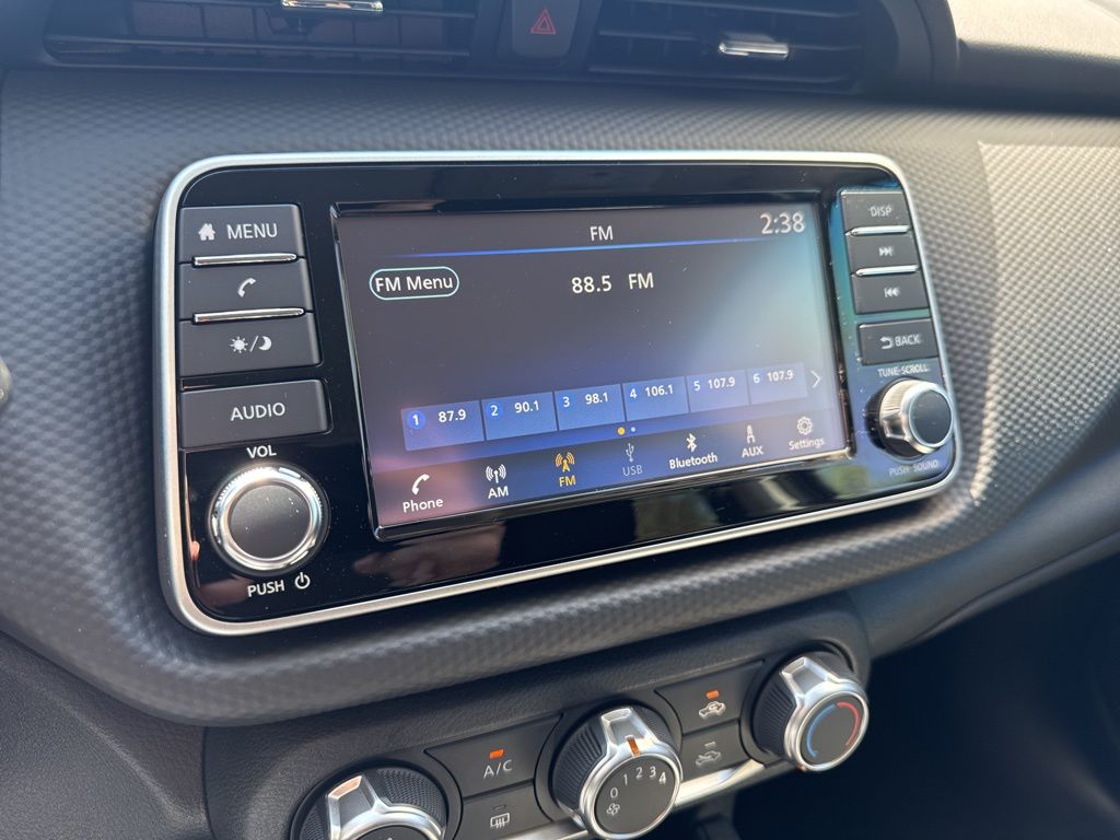 2025 Nissan Kicks Play S photo 4