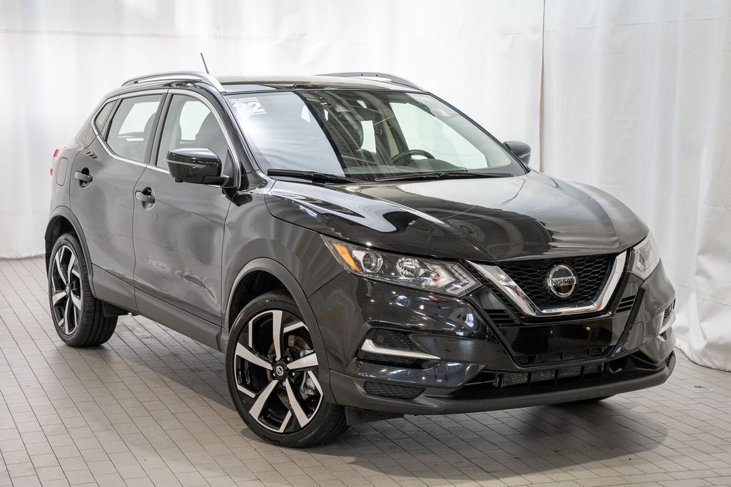 2022 Nissan Rogue Sport SL's photo