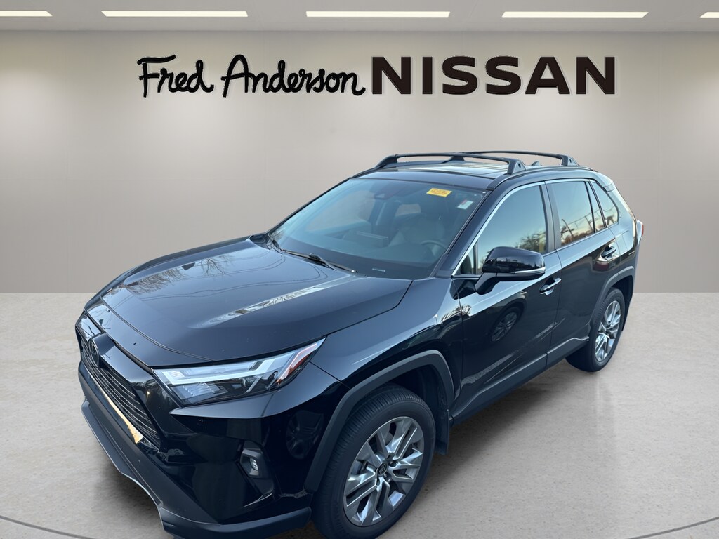 2025 Toyota RAV4 XLE Premium photo 3