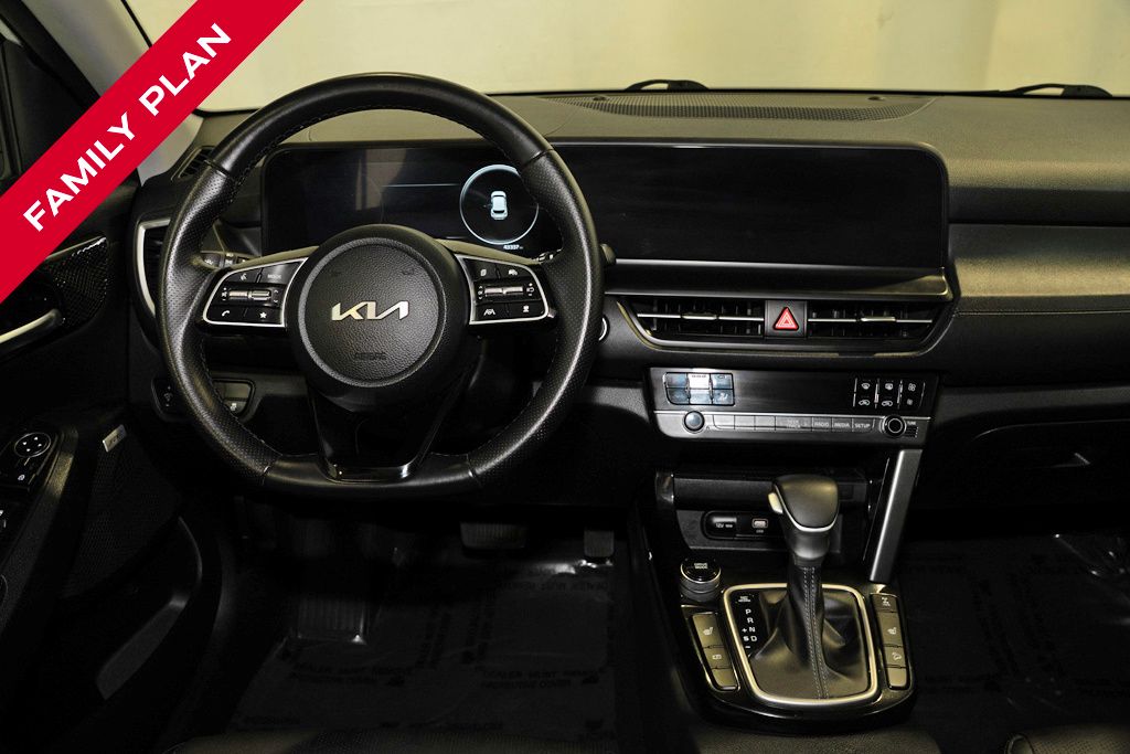 2024 Kia Seltos SX photo 2