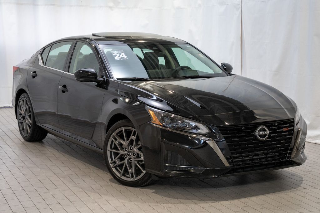 2024 Nissan Altima SR's photo