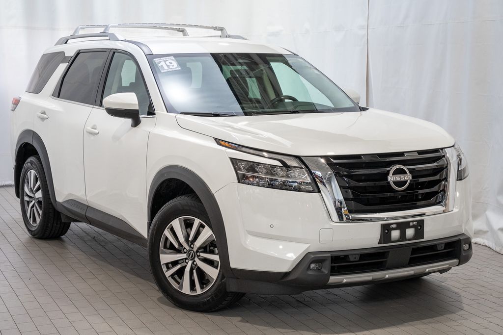 2023 Nissan Pathfinder SL